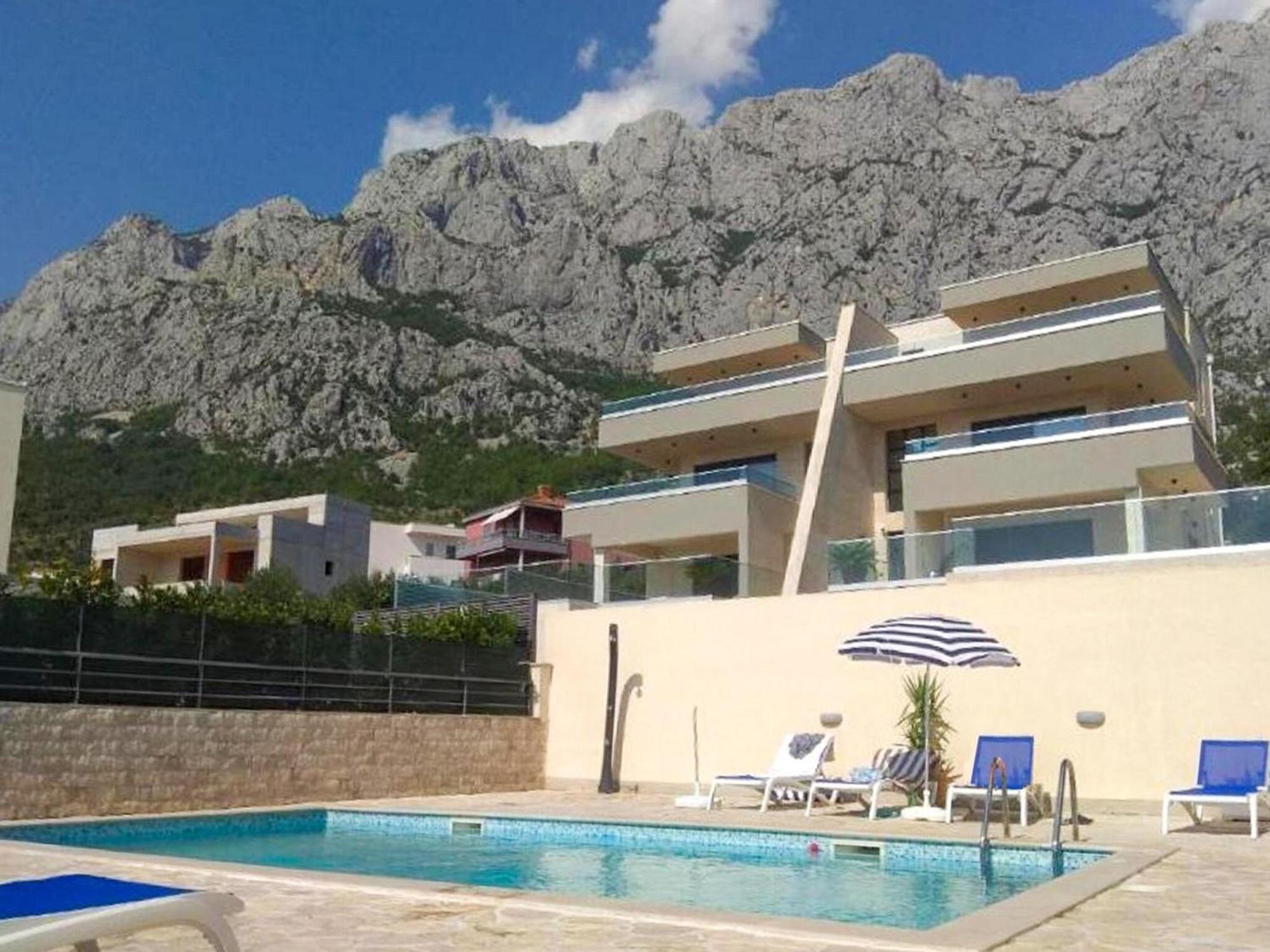 Charming In With Pool Makarska